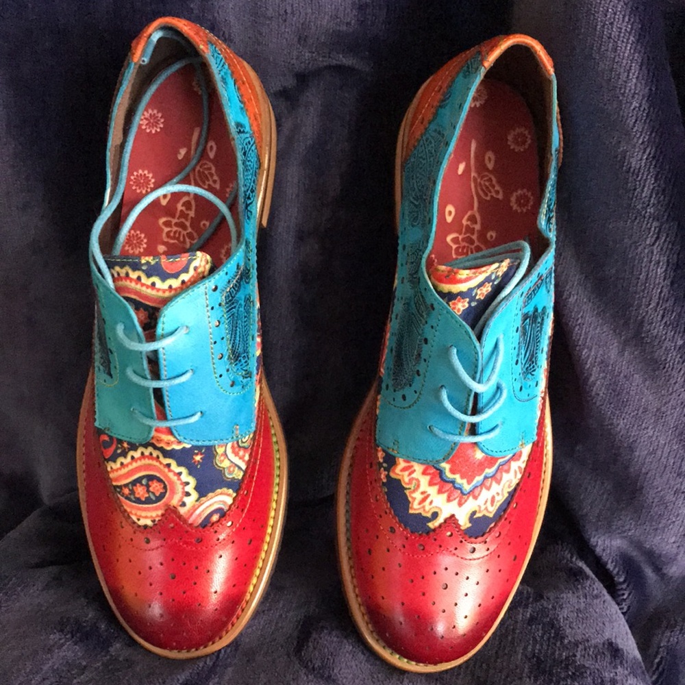 Shoes - Picture 2 of 5